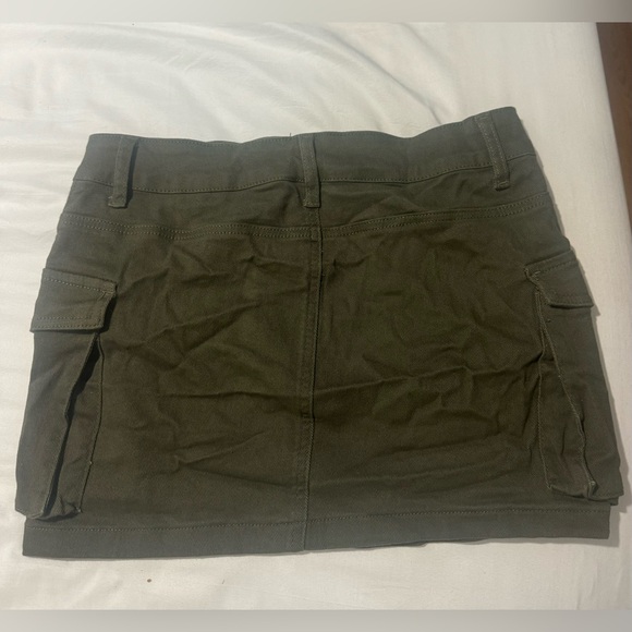 Lillusory women’s cargo Mini skirt (from amazon) in the color army green - Picture 5 of 5